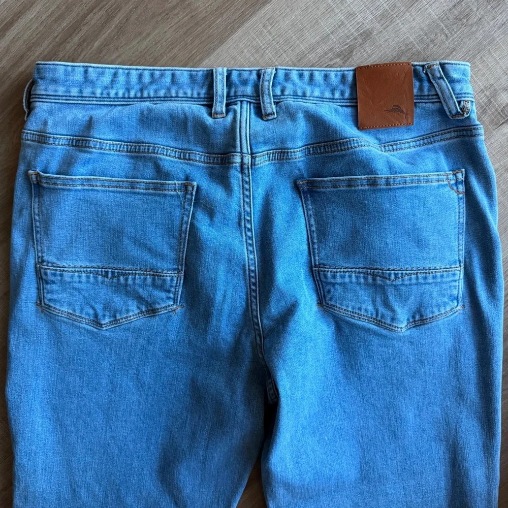 Tommy Bahama Mens Light Wash Straight Leg Denim Jeans 35x30 ST124366